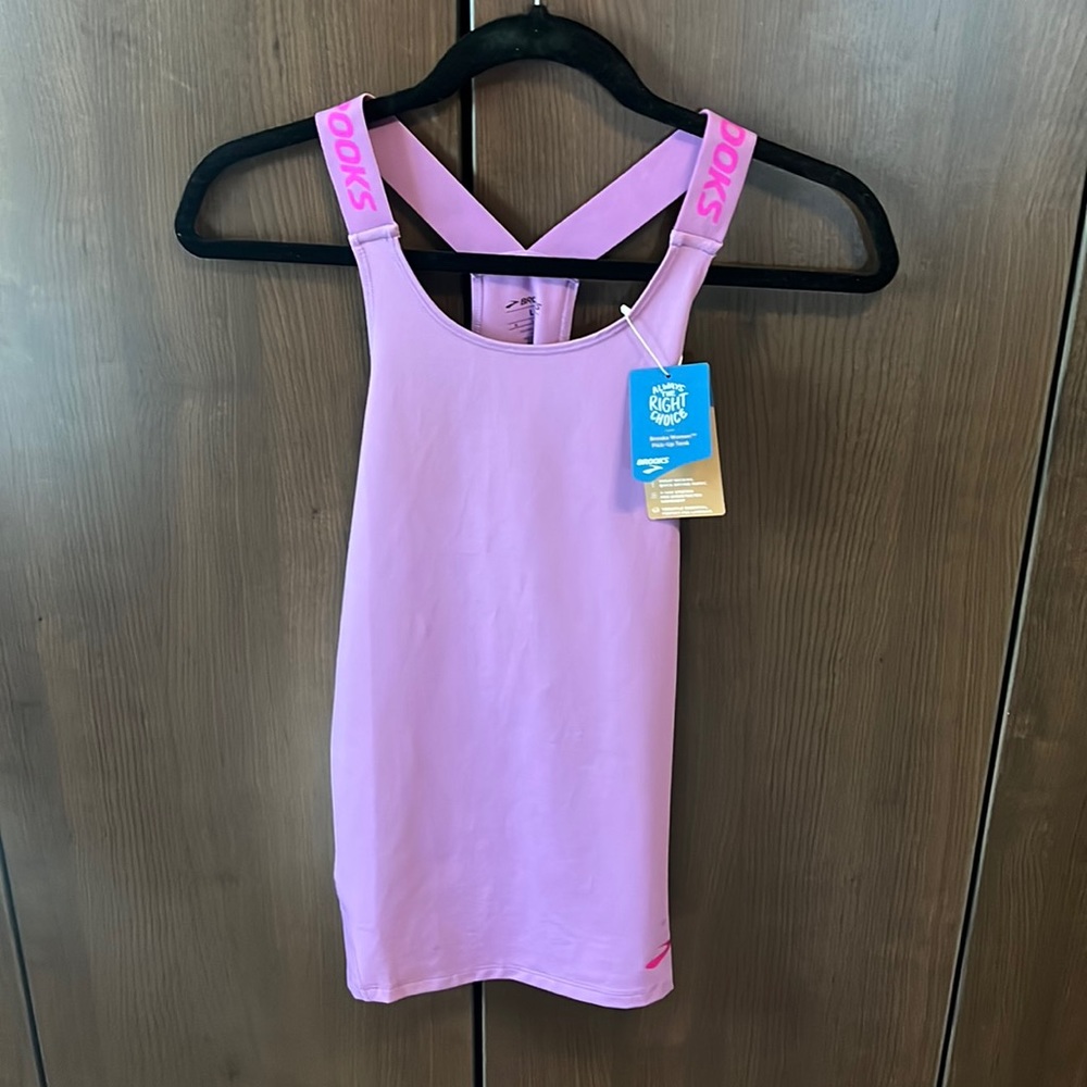 NWT Brooks pick-up tank size L
